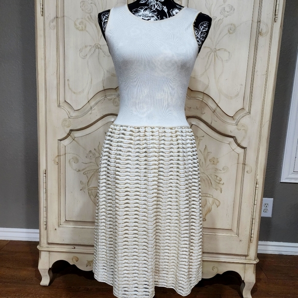 St. John, Dresses, St John Cream With Gold Metallic Knit Ribbed  Sleeveless Dress Sz